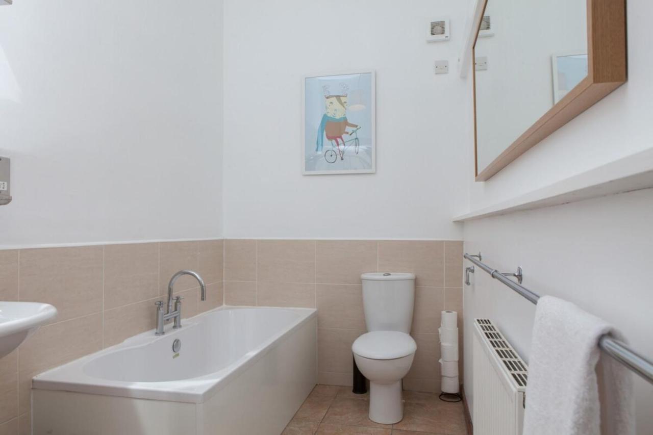 Amazing 4 Bedroom Apartment Just Off The Meadows 에든버러 외부 사진