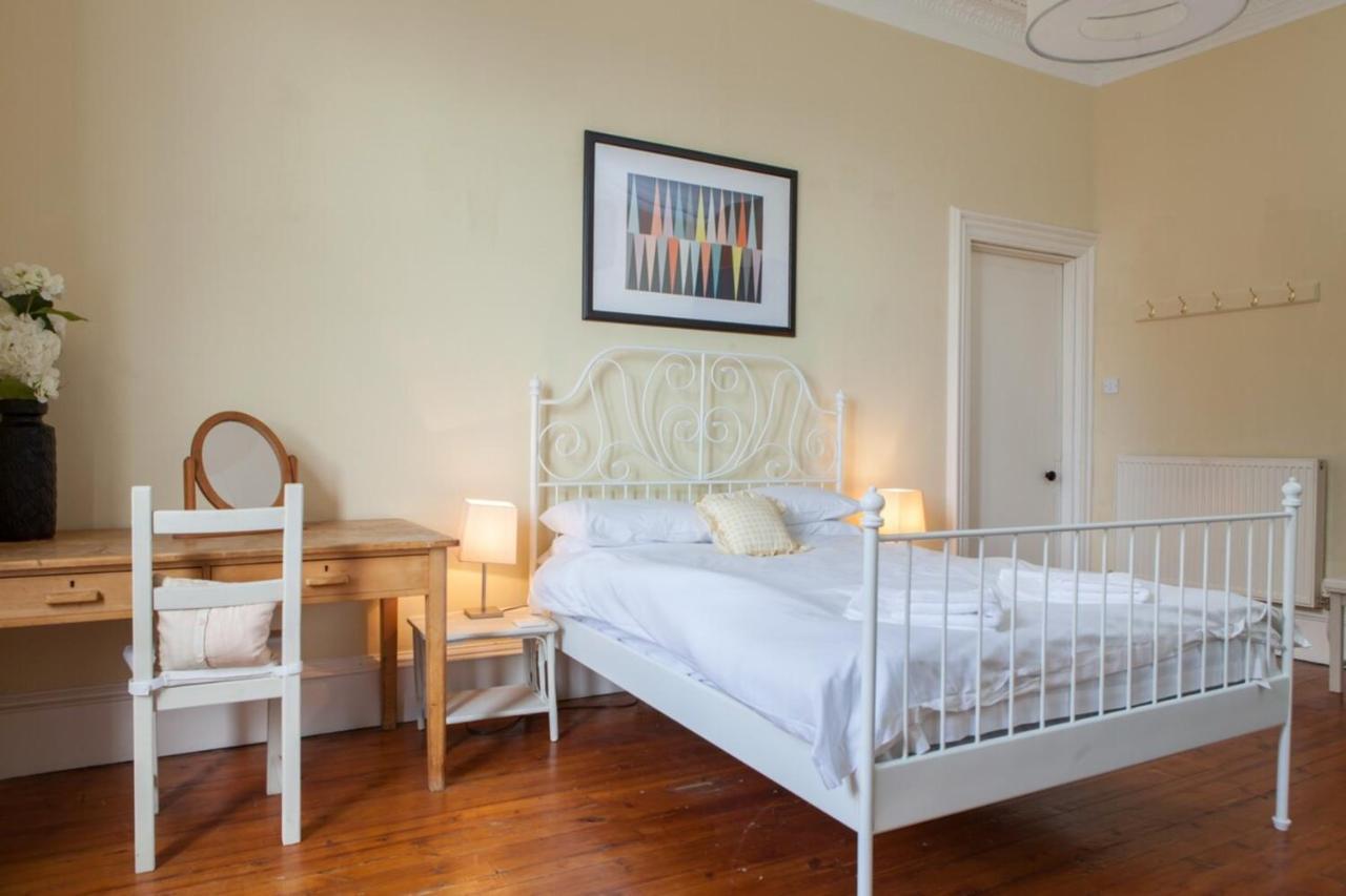 Amazing 4 Bedroom Apartment Just Off The Meadows 에든버러 외부 사진