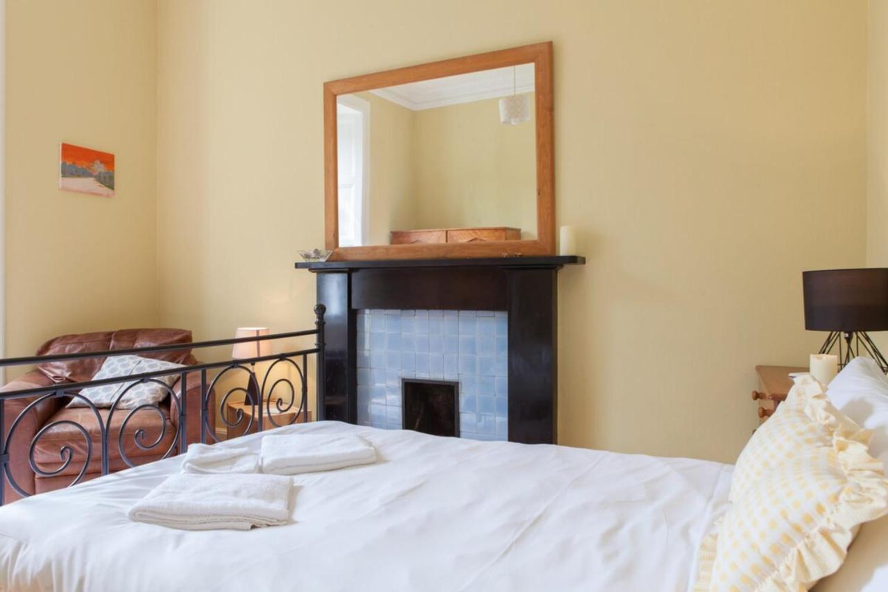 Amazing 4 Bedroom Apartment Just Off The Meadows 에든버러 외부 사진