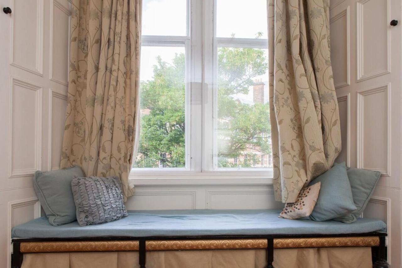 Amazing 4 Bedroom Apartment Just Off The Meadows 에든버러 외부 사진