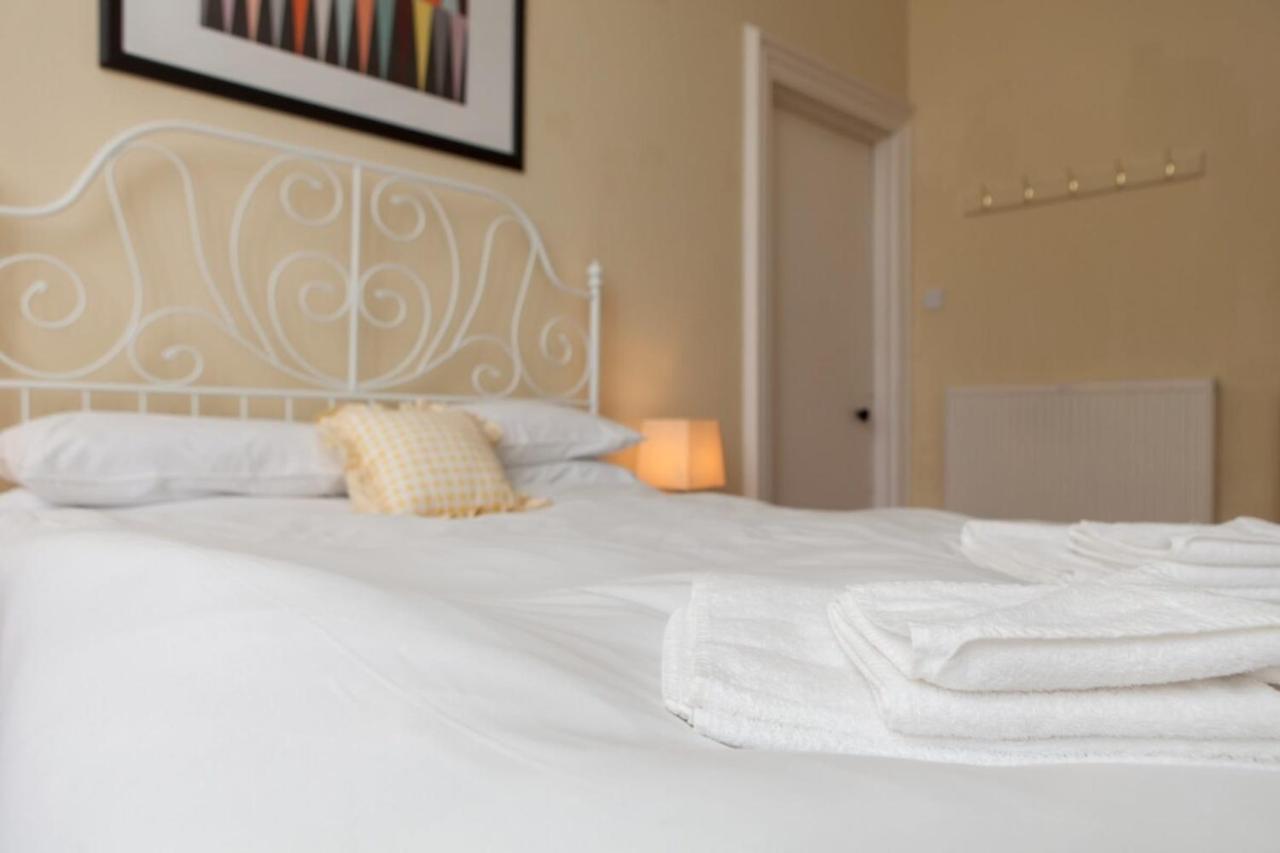 Amazing 4 Bedroom Apartment Just Off The Meadows 에든버러 외부 사진