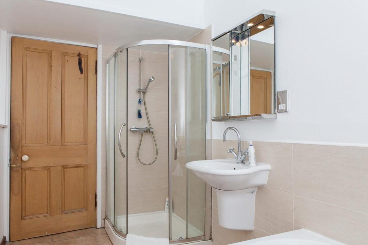 Amazing 4 Bedroom Apartment Just Off The Meadows 에든버러 외부 사진