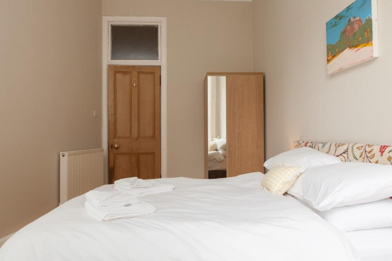 Amazing 4 Bedroom Apartment Just Off The Meadows 에든버러 외부 사진