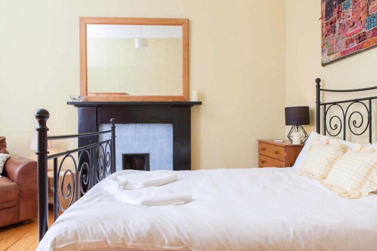 Amazing 4 Bedroom Apartment Just Off The Meadows 에든버러 외부 사진