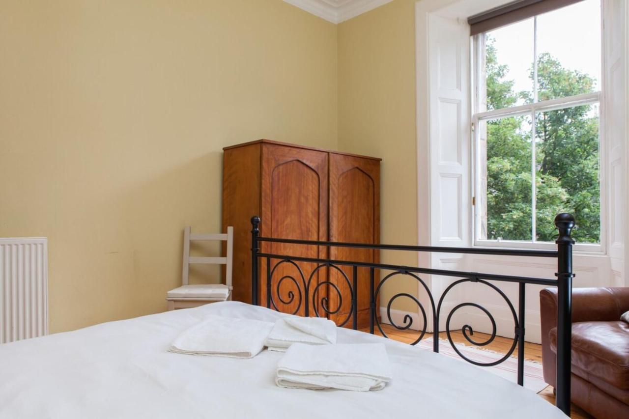 Amazing 4 Bedroom Apartment Just Off The Meadows 에든버러 외부 사진