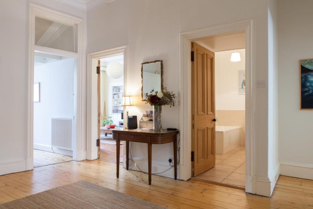 Amazing 4 Bedroom Apartment Just Off The Meadows 에든버러 외부 사진